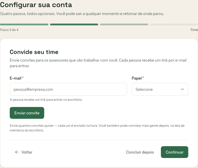 Tela do assistente após a criação do escritório, avançando para o passo de convidar o time
